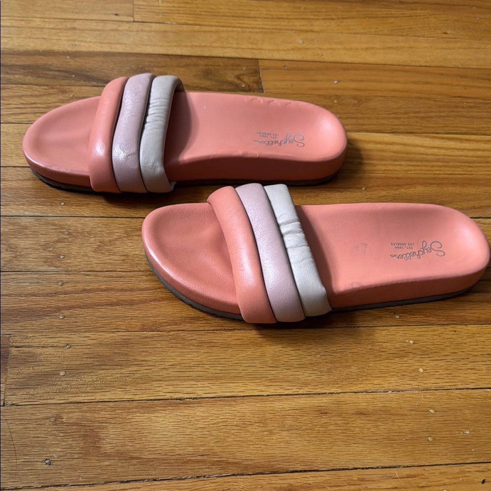 Stylish Peach Poolside Slides